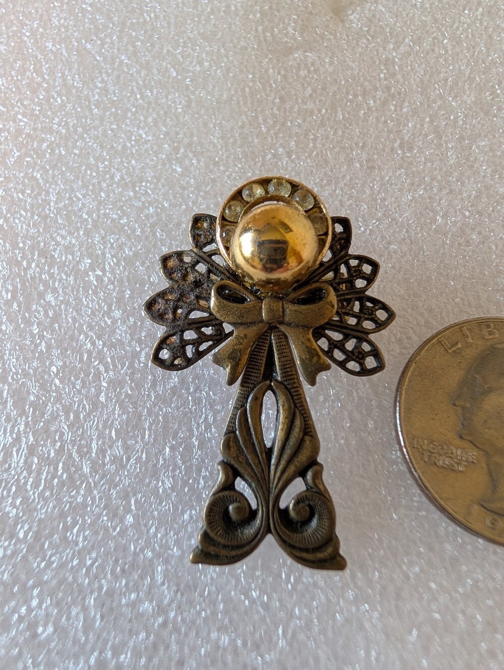 Antique-Style Bow & Filigree Angel Metal Pin Brooch in Antique Gold